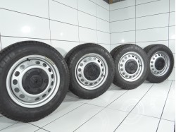 4x Koła 215 65 R16C 106/104 T TOYOTA 5x108 46 Srebrny